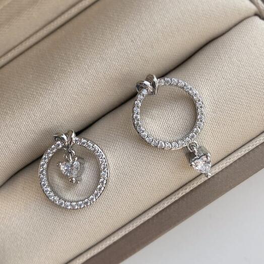 Серьги асимметрия с фианитами