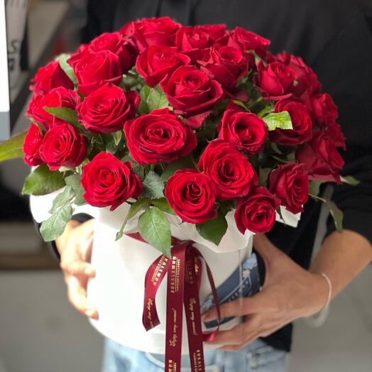 41 red roses box