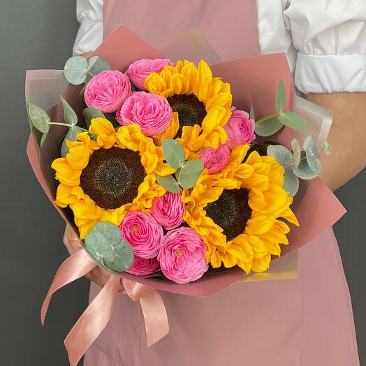 Bouquet of flowers. Bush roses of Silva Pink and Sunflowers