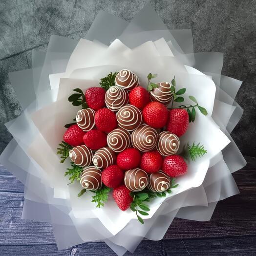 Букет из клубники в шоколаде "Яркое настроение"