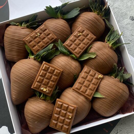 Chocolate-covered strawberries with mini tiles