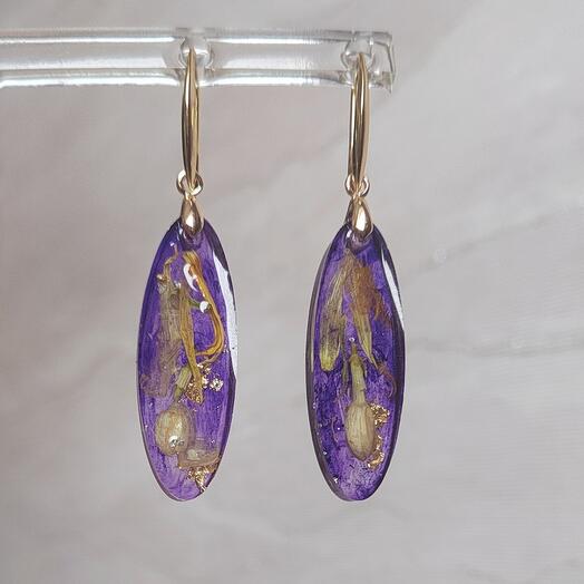 Серьги из эпоксидной смолы и сухоцветов