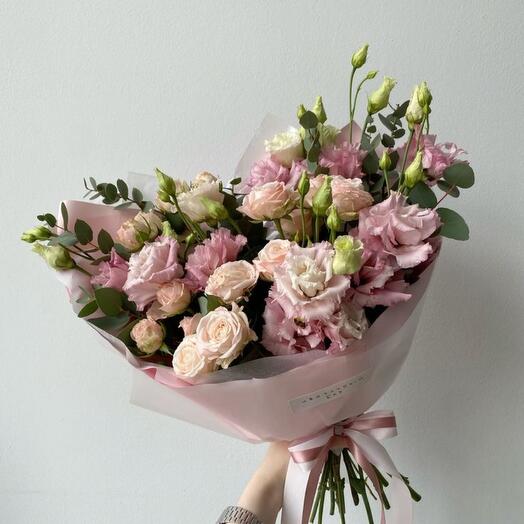 Eustoma y rosa arbustiva
