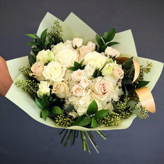 Stylish Bouquet of White Roses