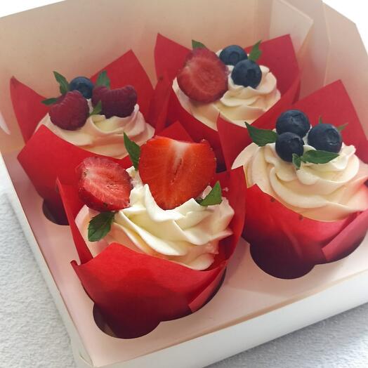 Cupcakes de 4 piezas con decoración de bayas