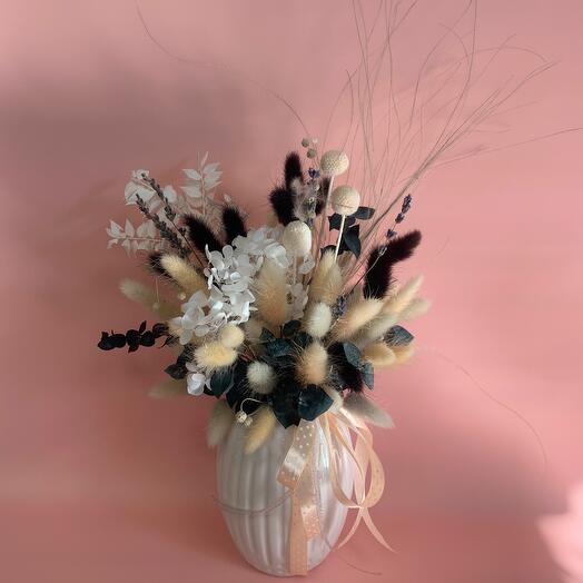 Vase with dried flowers