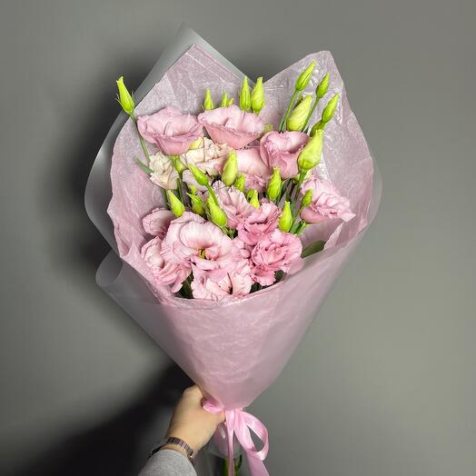 A delicate bouquet for your loved ones, 5 lisianthuses
