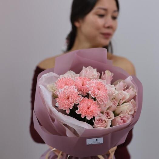 Букет для принцессы из роз и хризантемы