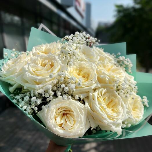 Розы чайные с гипсофилой