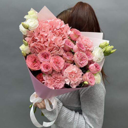 Букет с розовой Гортензией,кустовыми пионовидными Розами и Эустомой 🌸