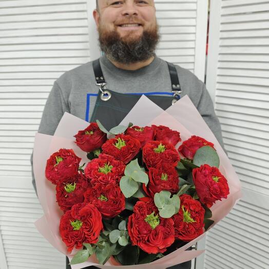 Пионовидные розы с эвкалиптом