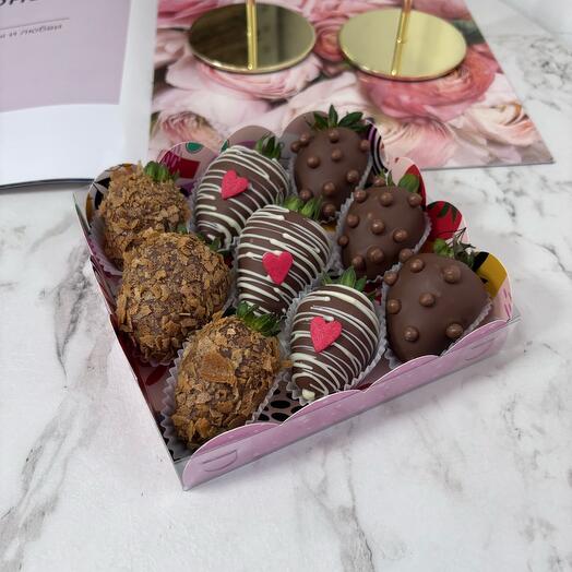 Strawberries in milk chocolate (9 pcs)
