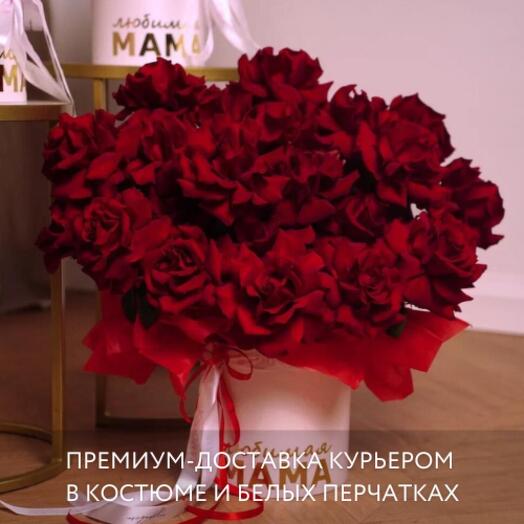 Любимой маме – Роскошная композиция с вывернутыми красными эквадорскими розами в коробке