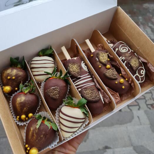 Клубника , бананы в Бельгийском шоколаде