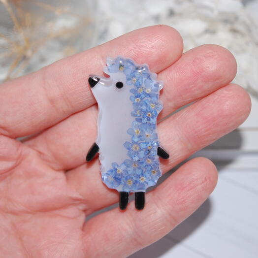 Брошь ежик с незабудками