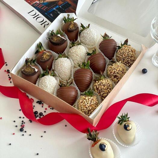 Caja de fresas en chocolate "Paraíso del placer" 16 piezas