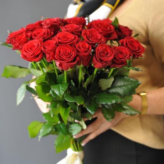 25 красных роз