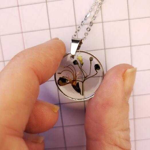 Stainless steel pendant with flower