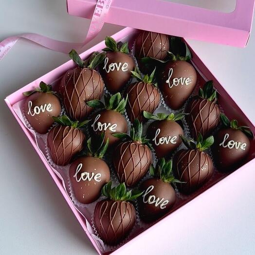 Клубника в шоколаде  16шт «Love