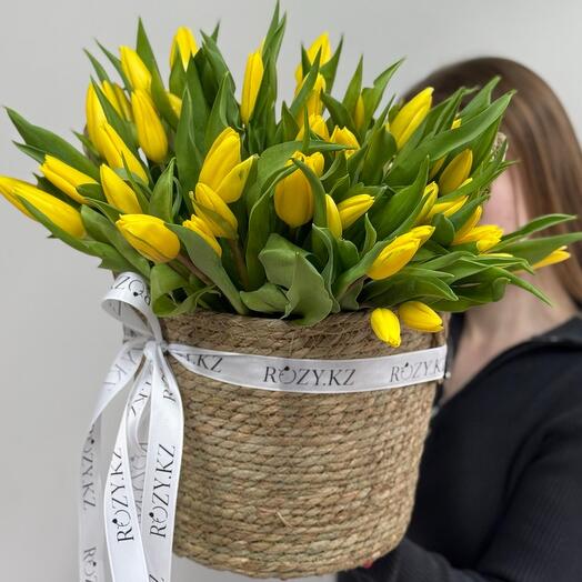 Корзина из 51 тюльпана
