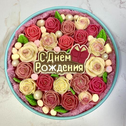 Цветы из шоколада в коробке с Днем Рождения