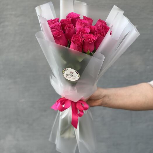 Ramo de 15 rosas carmesí