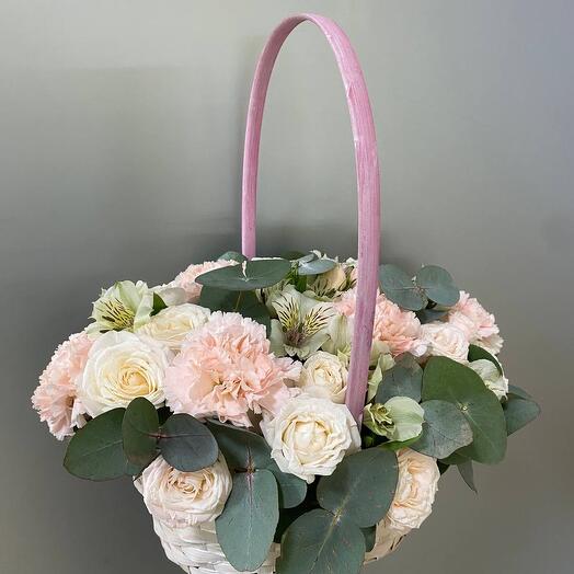 Корзина с цветами Raina