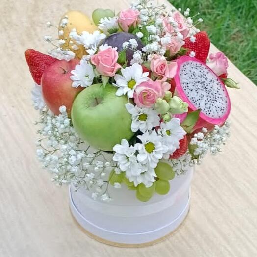 Шляпная коробка с фруктами