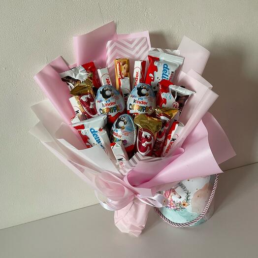 Сладкий букет из киндеров