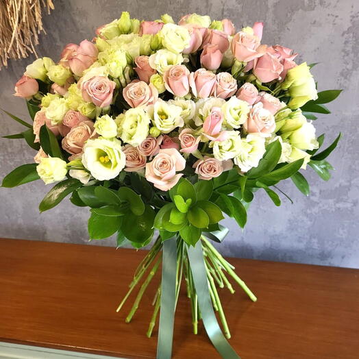 Spray Roses Destini    Lisianthus white