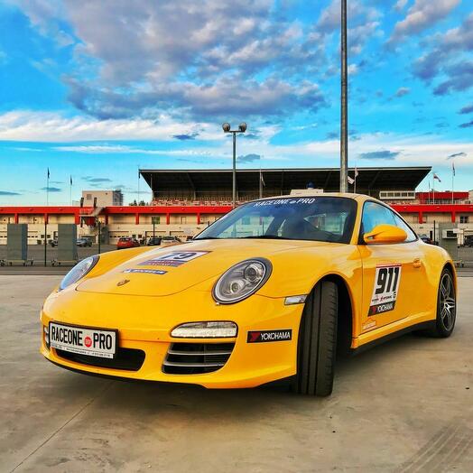 Подарочный сертификат «Заезд на Porsche 911 Carrera 4s» (1 сеанс, Гоночное такси)