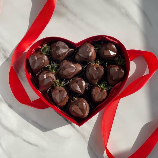 Сердечное вдохновение из 12 сочных клубник