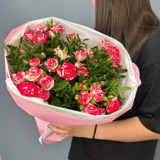 Кустовые розы букет