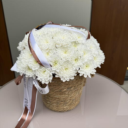 Композиция из хризантем в кашпо M