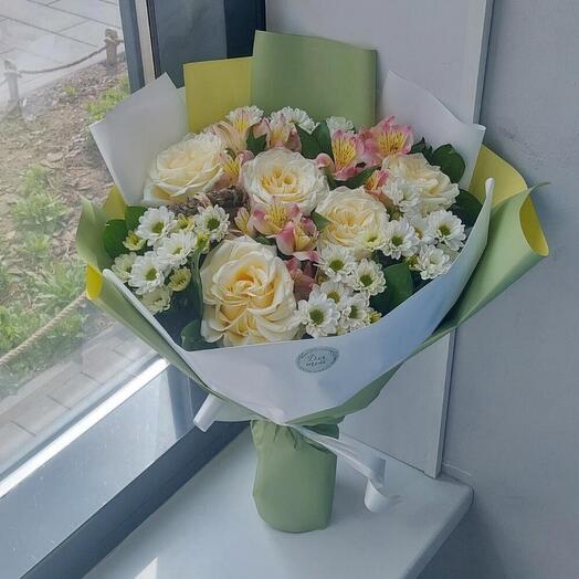 Букет с белыми розами , альстромерией и Сантини 😍Белая роза