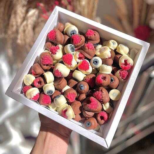 Малина и голубика в шоколаде 500 грамм