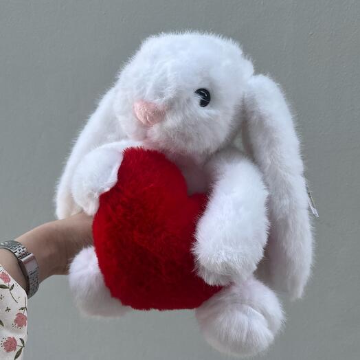 Зайчик с сердцем