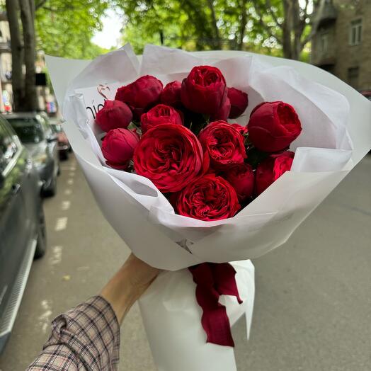 Peony red roses