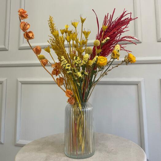 Яркий интерьерный букет из сухоцветов