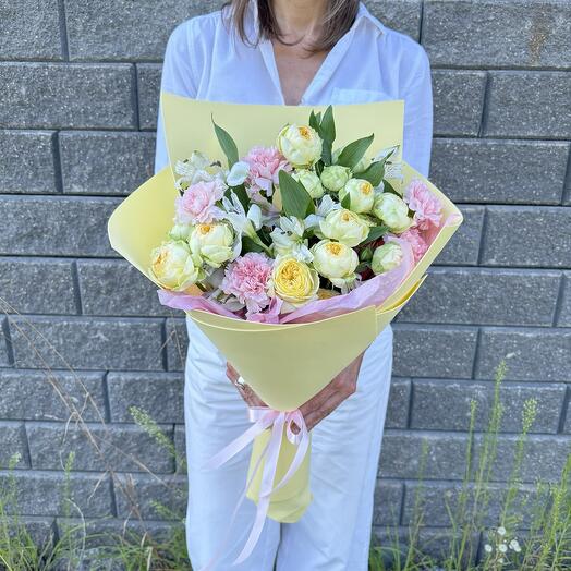 Букет из кустовых роз, диантусов и альстромерий (182)