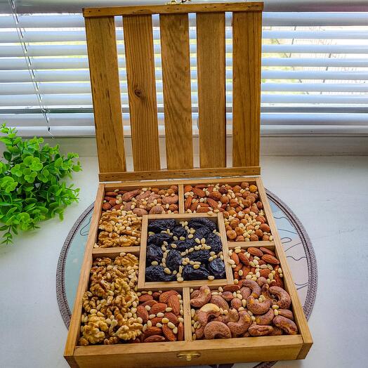 Подарок из Орехов в ящике