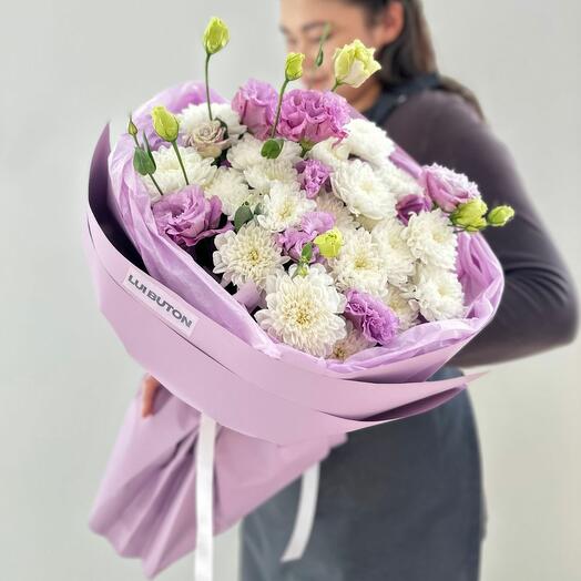 Букет "Нежные эустомы и хризантемы"