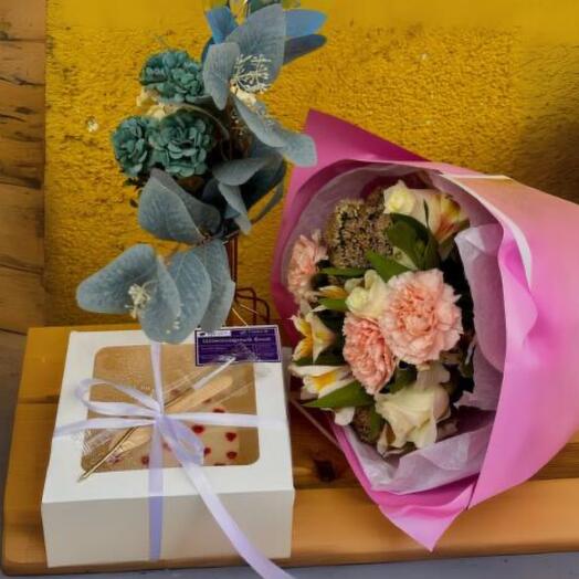 Бенто Тортик с Сердечками и Букетик Цветов☺️