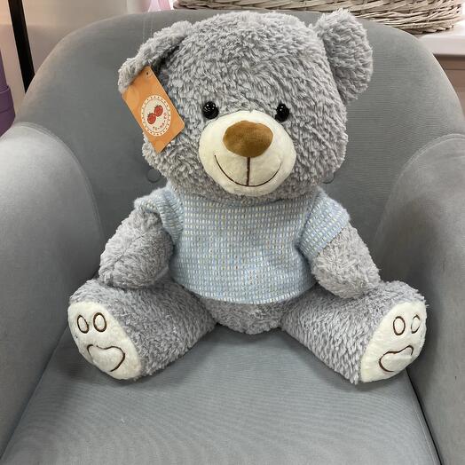 Серый мишка в голубом свитере