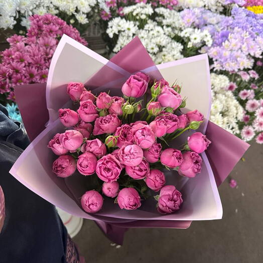 Ramo de mezcla "Violetta" de 9 brillantes rosas de arbusto en forma de peonía