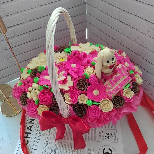 Подарочная, шоколадная корзинка. С днем рождения. Подарок маме