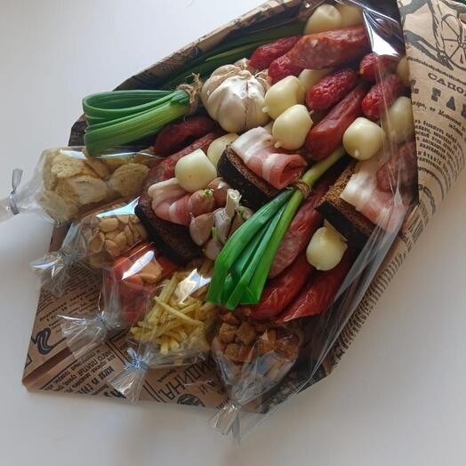 Мужской букет с закусками