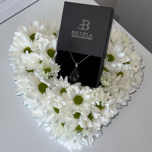Elysia x Bilufla Corazón de flores con joyas preciosas