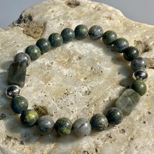 Браслет из зеленой яшмы