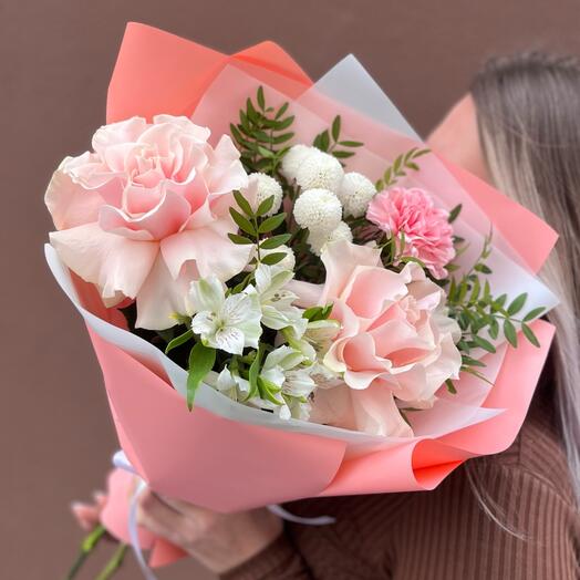 Compliment. Букет с французскими розами, альстромерией, диантусом и кустовой хризантемой